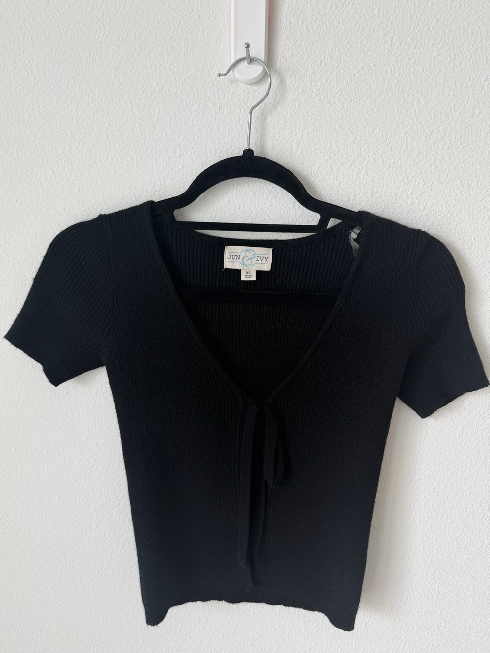 JUNE & IVY Black Ribbed Tie-Front Short Sleeve Top